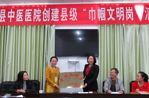 授牌仪式_副本1.jpg 授牌仪式_副本1.jpg